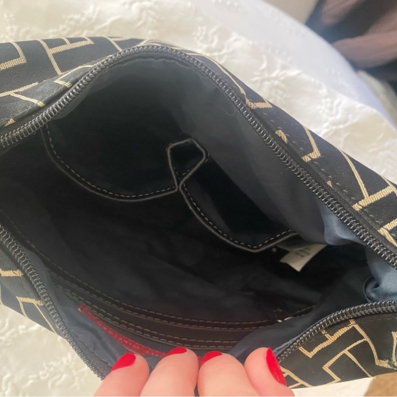 Vintage Tommy Hilfiger Shoulder Bag - Picture 8 of 8